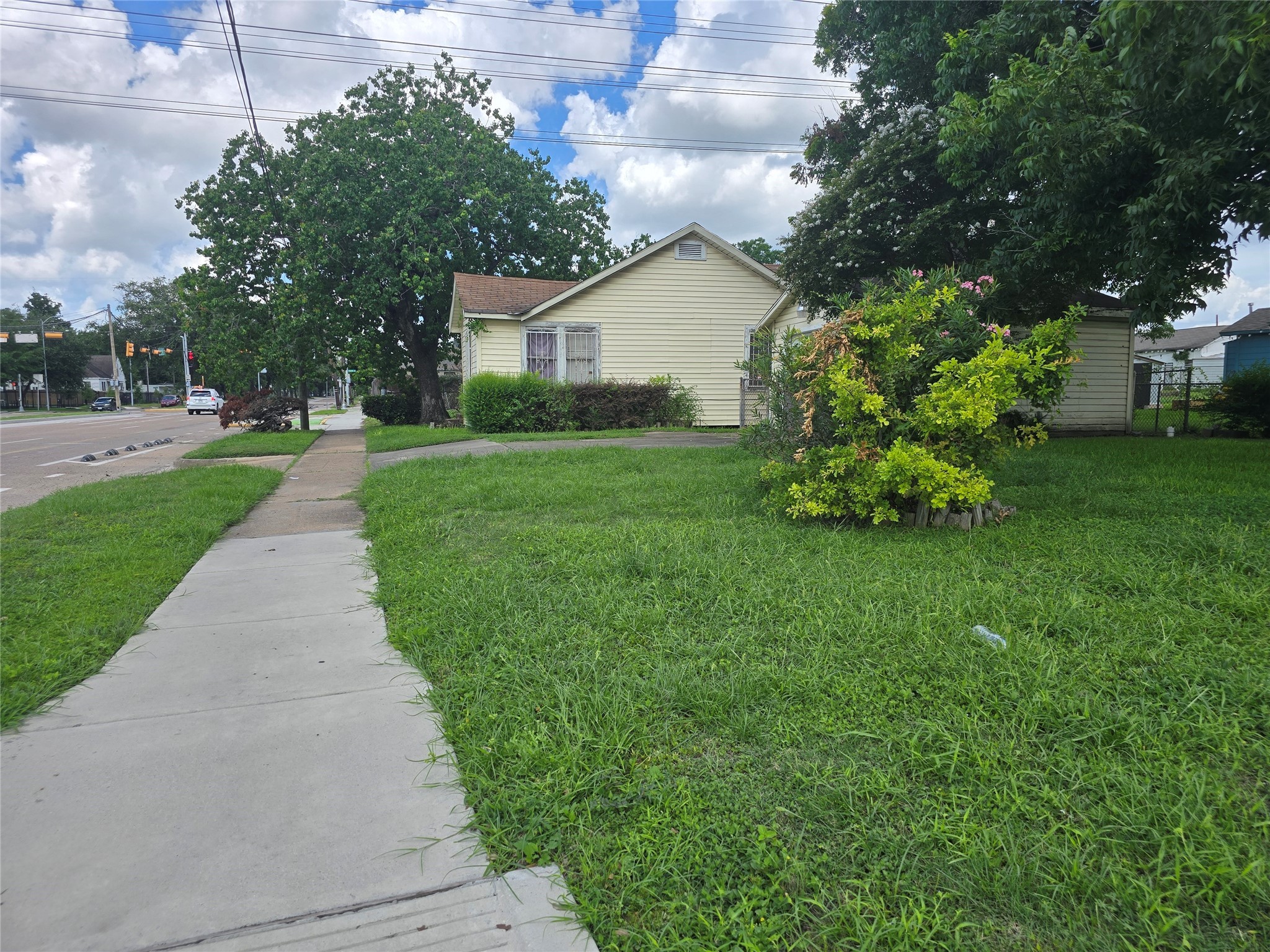 1609 Cavalcade Street Property Photo 5