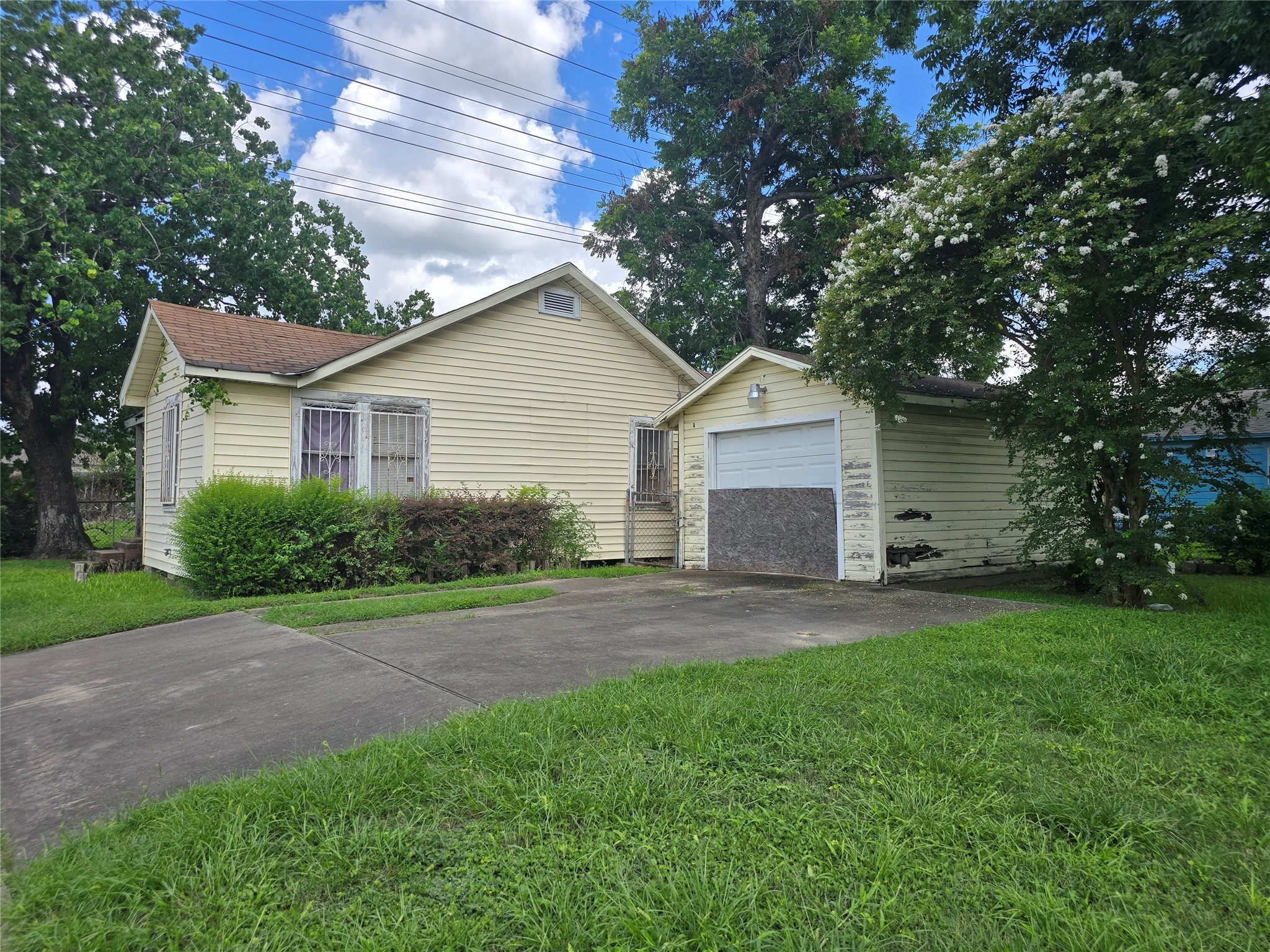 1609 Cavalcade Street Property Photo 6