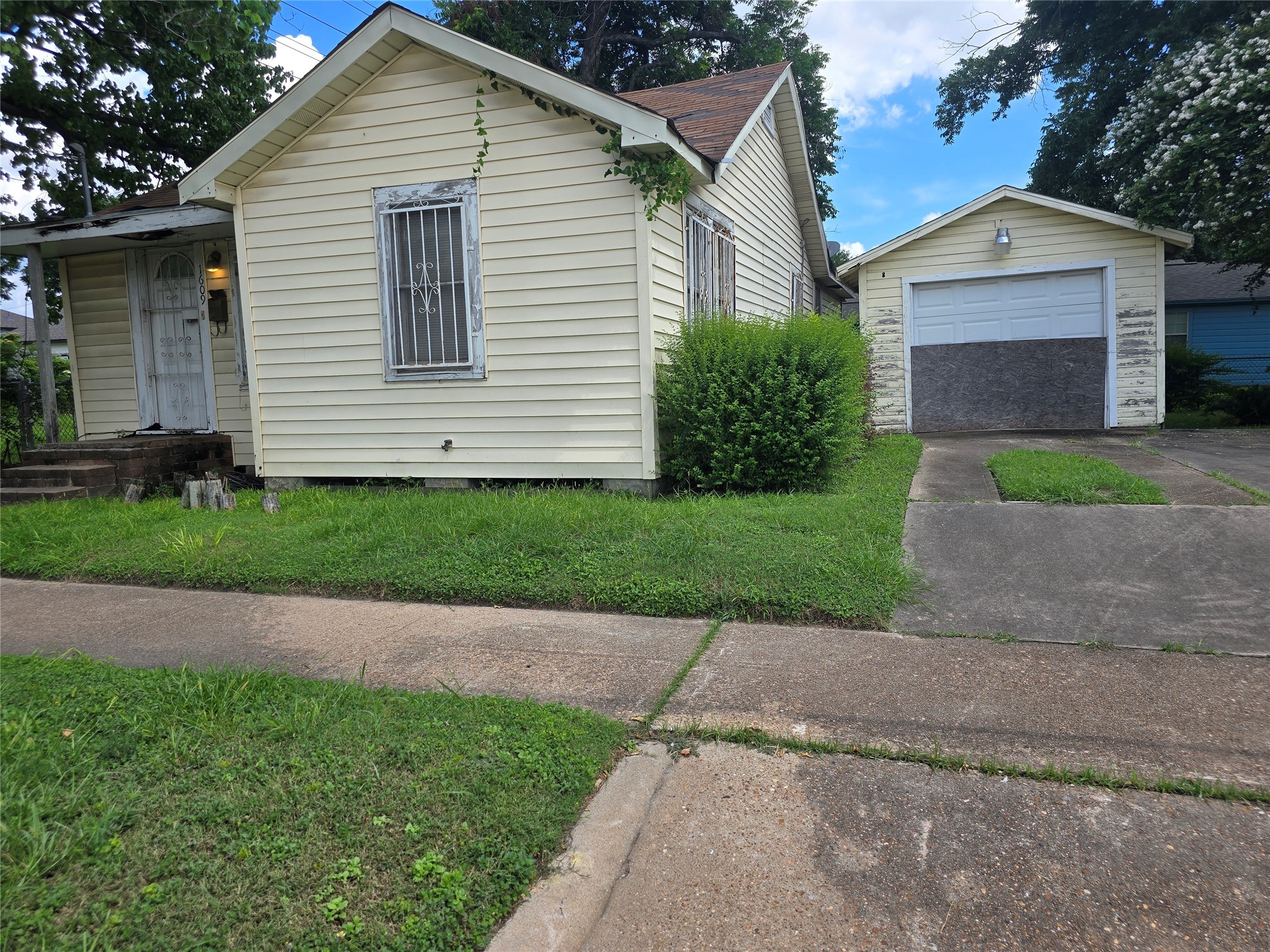 1609 Cavalcade Street Property Photo 7