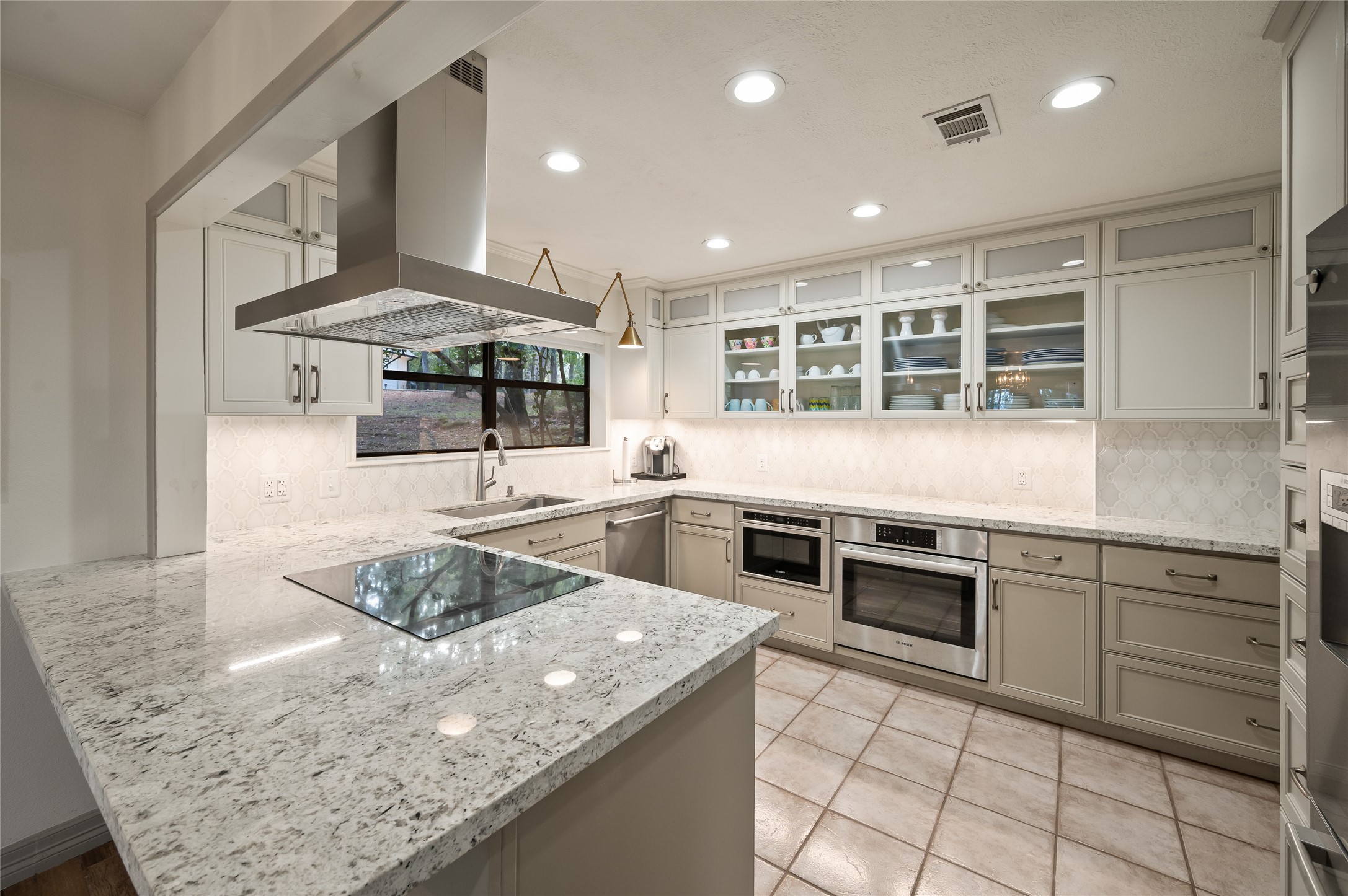 20404 Doral Drive Property Photo 3