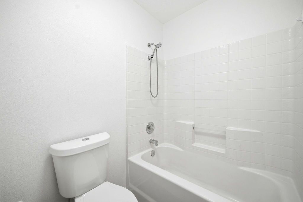 22907 Squirrel Tree Street Property Photo 34