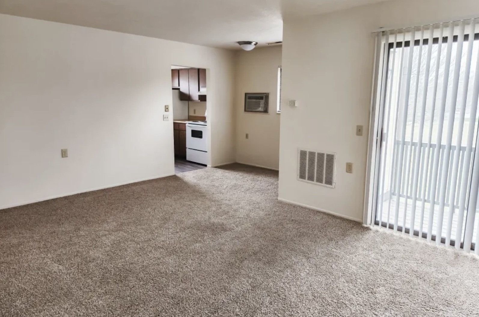 800 E Smith Street Property Photo 10