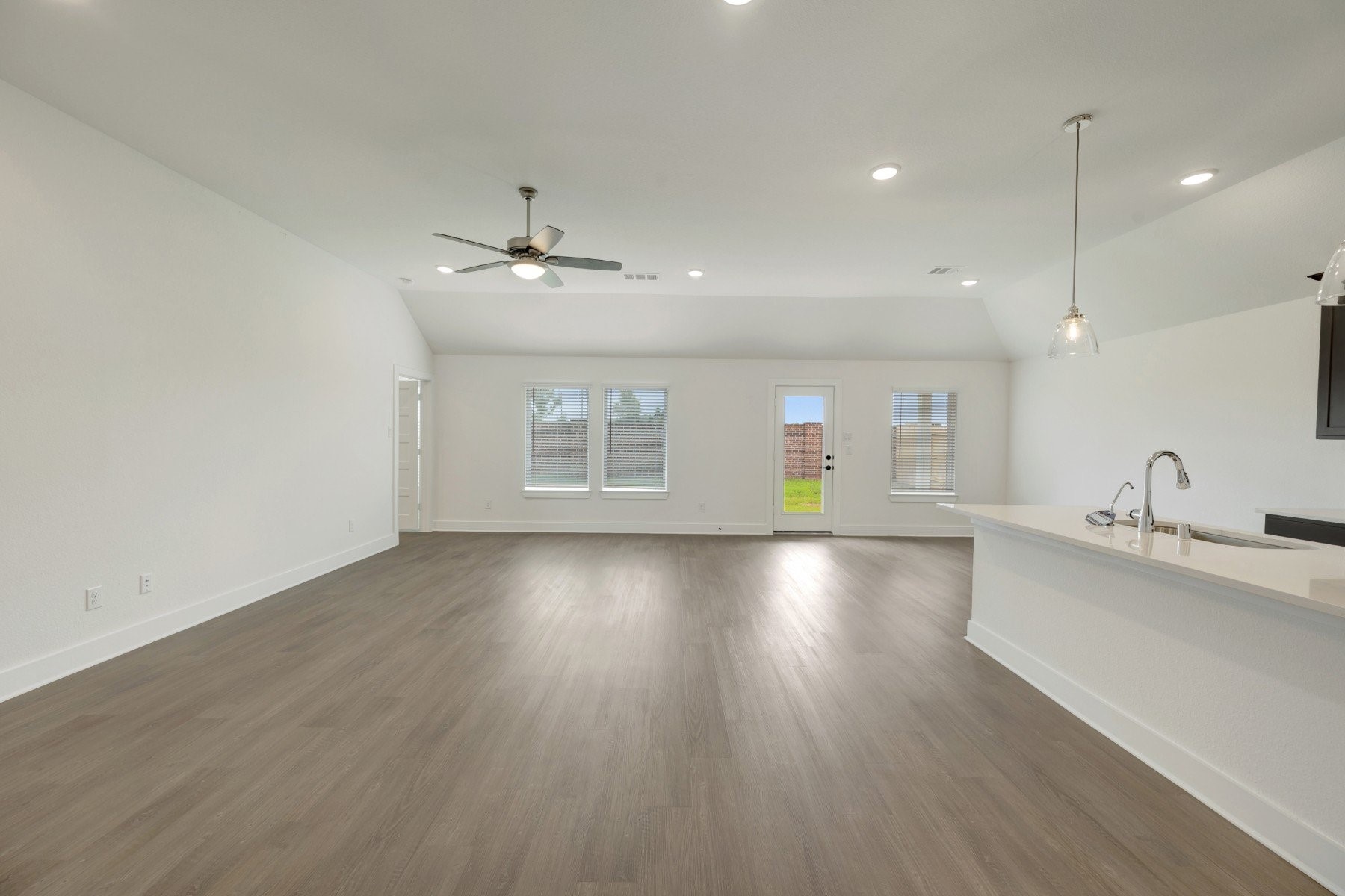2123 Lone Bronco Boulevard Property Photo 4