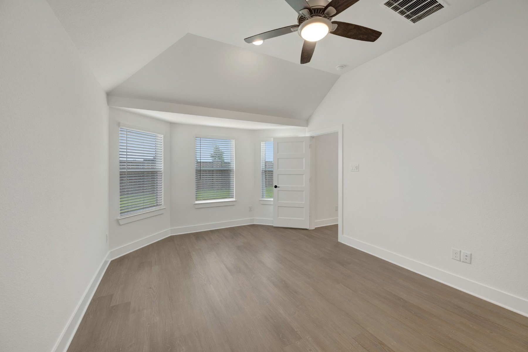 2123 Lone Bronco Boulevard Property Photo 34