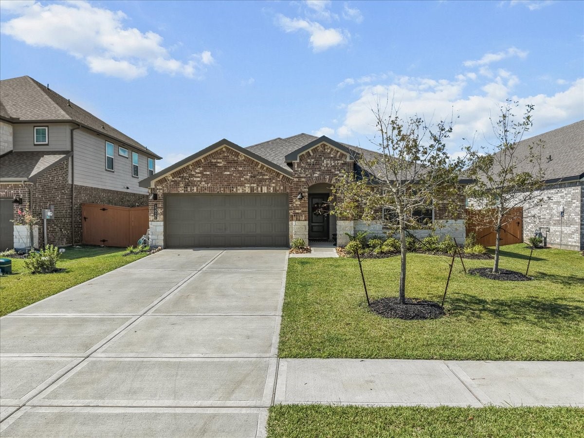 13922 Bay Crest Property Photo 2