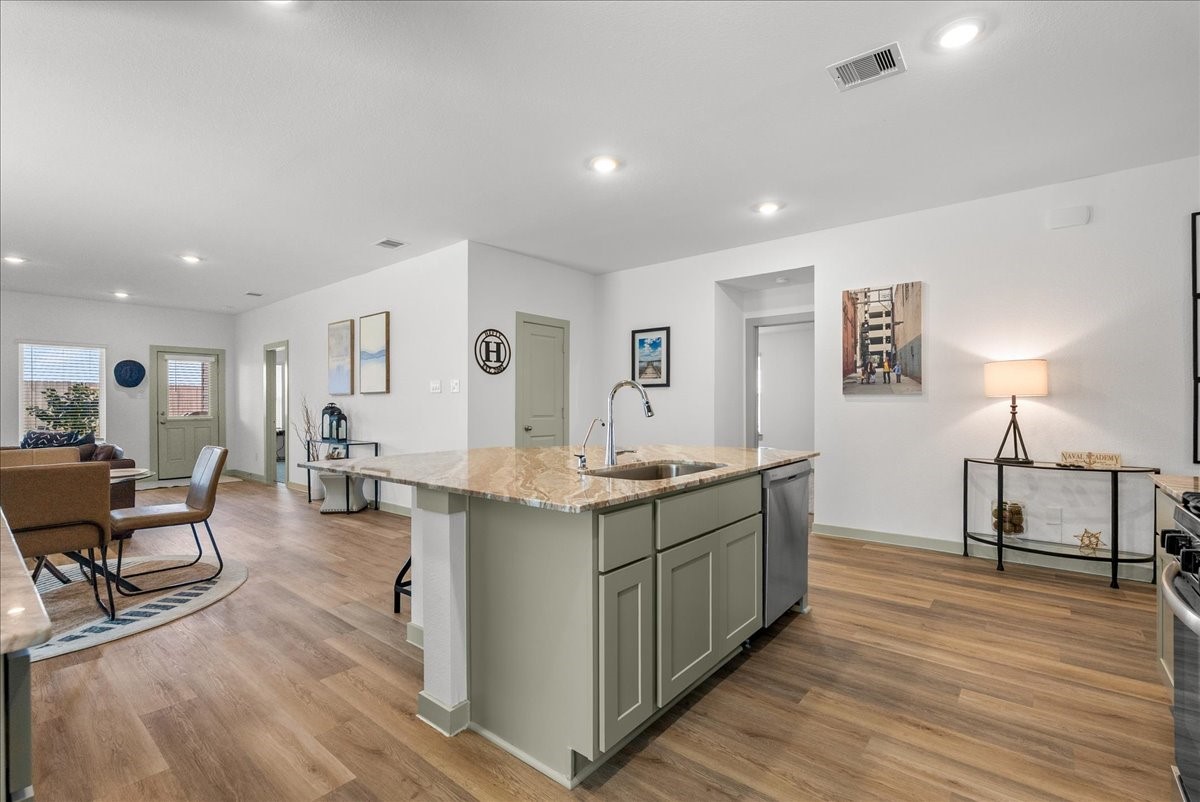 13922 Bay Crest Property Photo 9