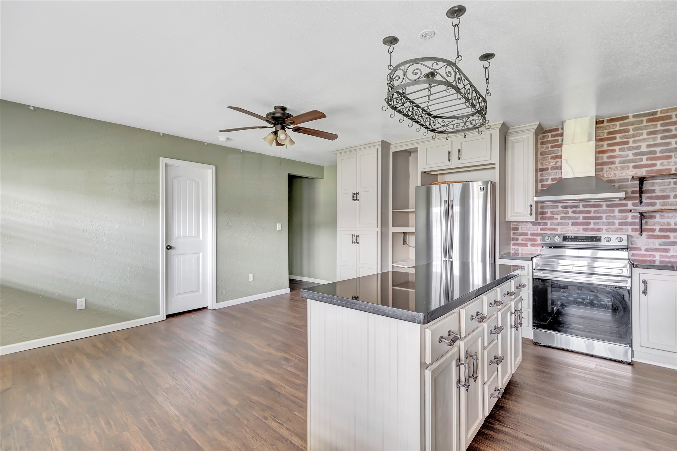 10821 Highway 150 15 Property Photo 4