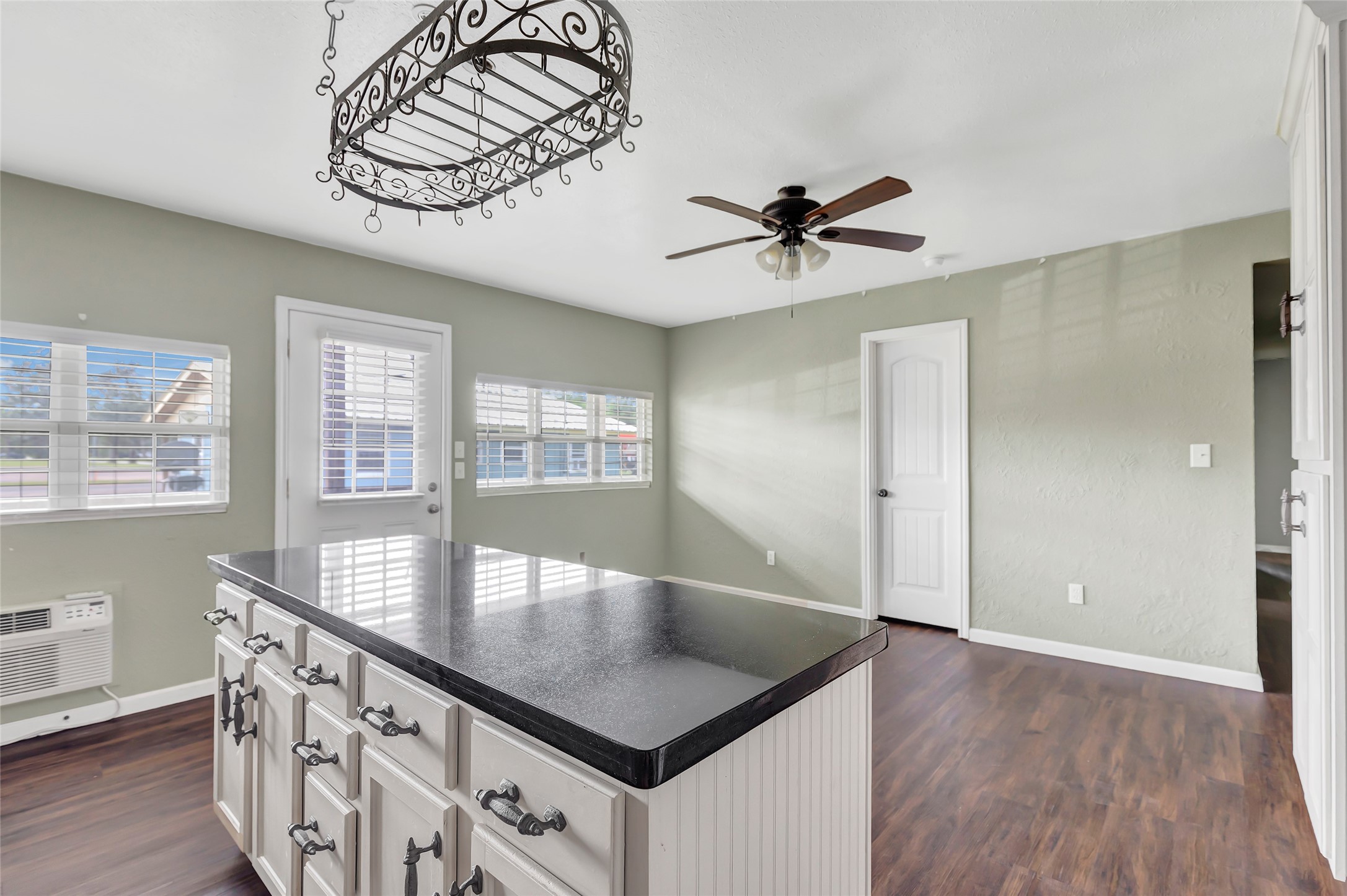 10821 Highway 150 15 Property Photo 6