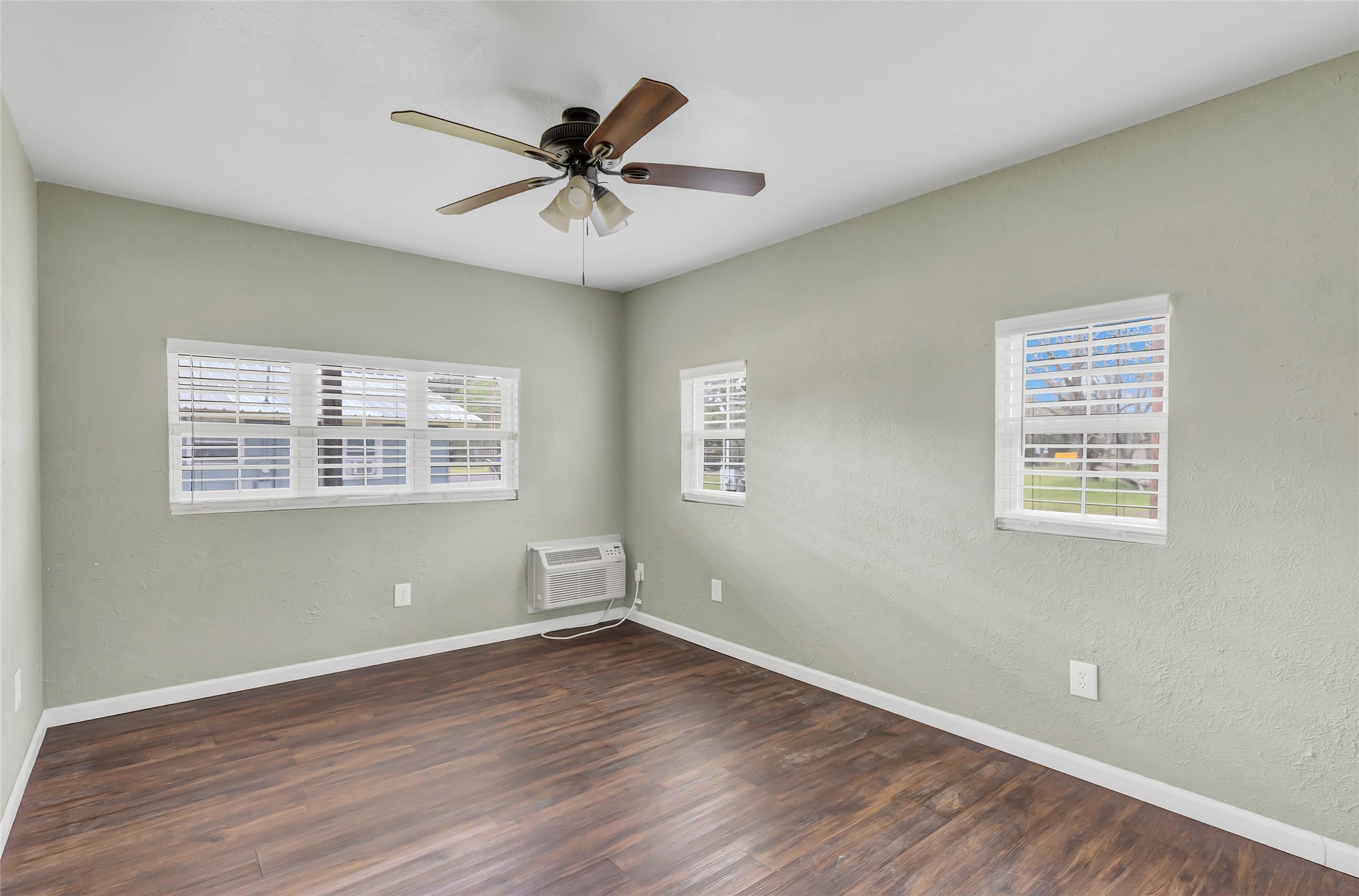 10821 Highway 150 15 Property Photo 9