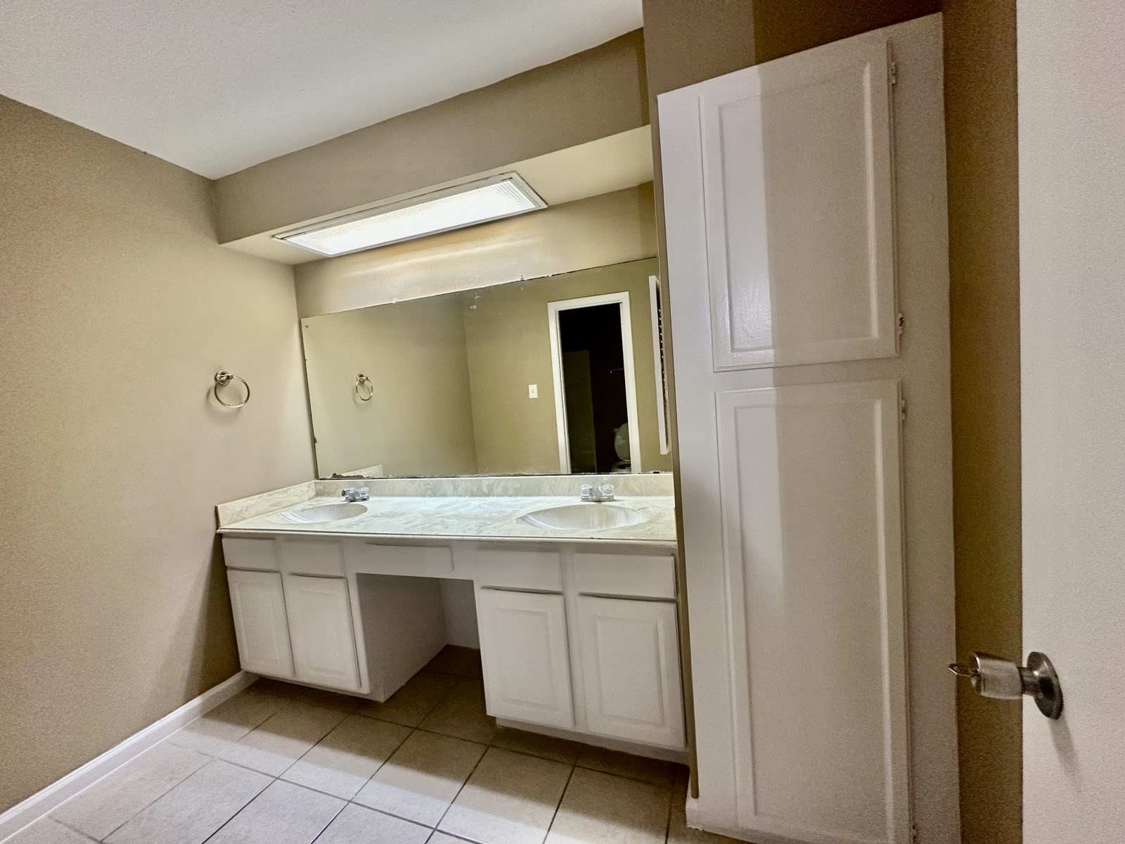 2526 Valley Forest Drive Property Photo 3
