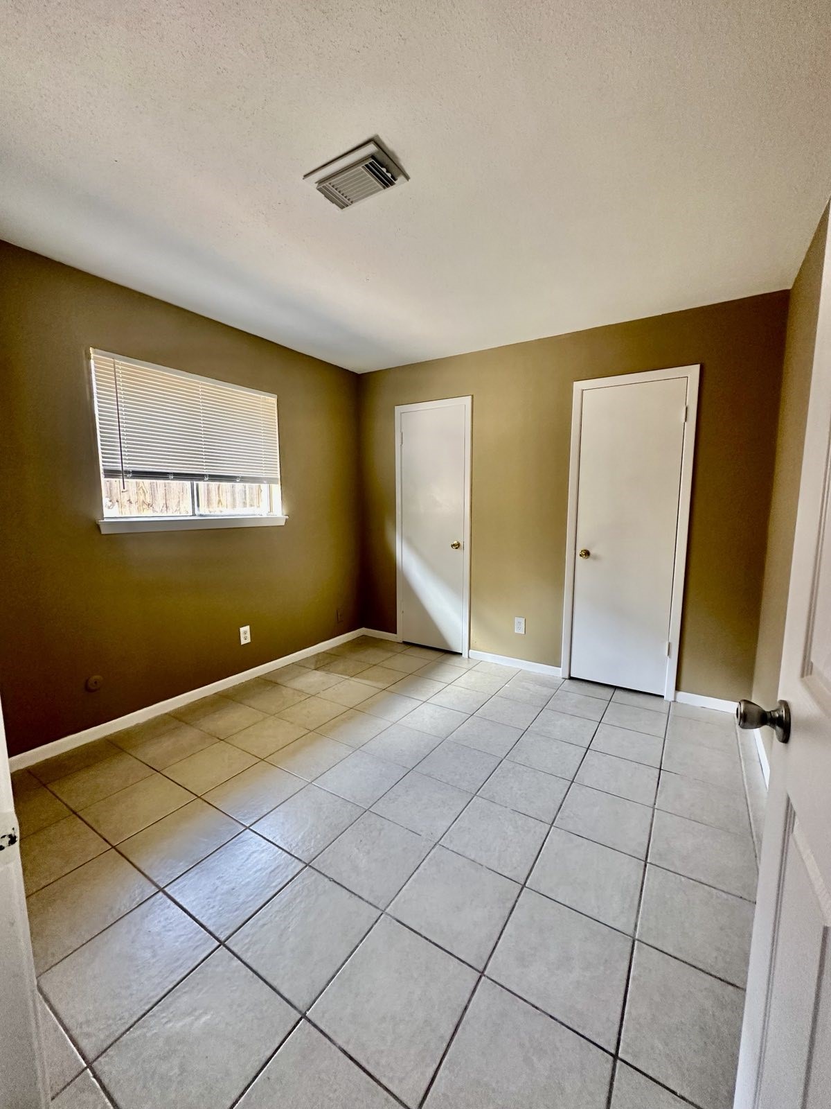 2526 Valley Forest Drive Property Photo 4