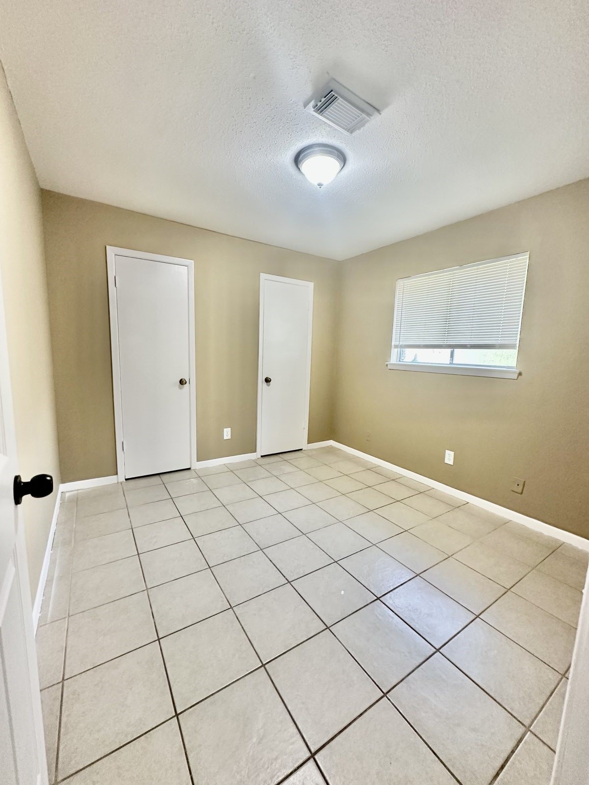 2526 Valley Forest Drive Property Photo 5