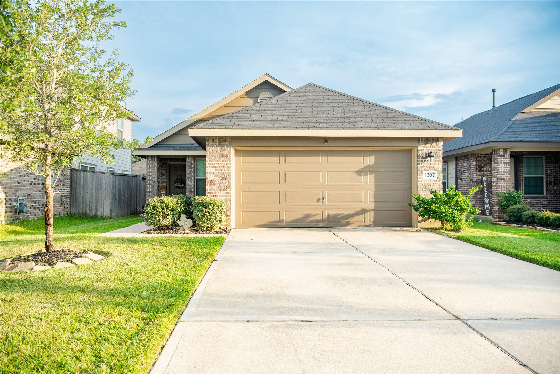 1207 Blue Hazel Court Property Photo 1