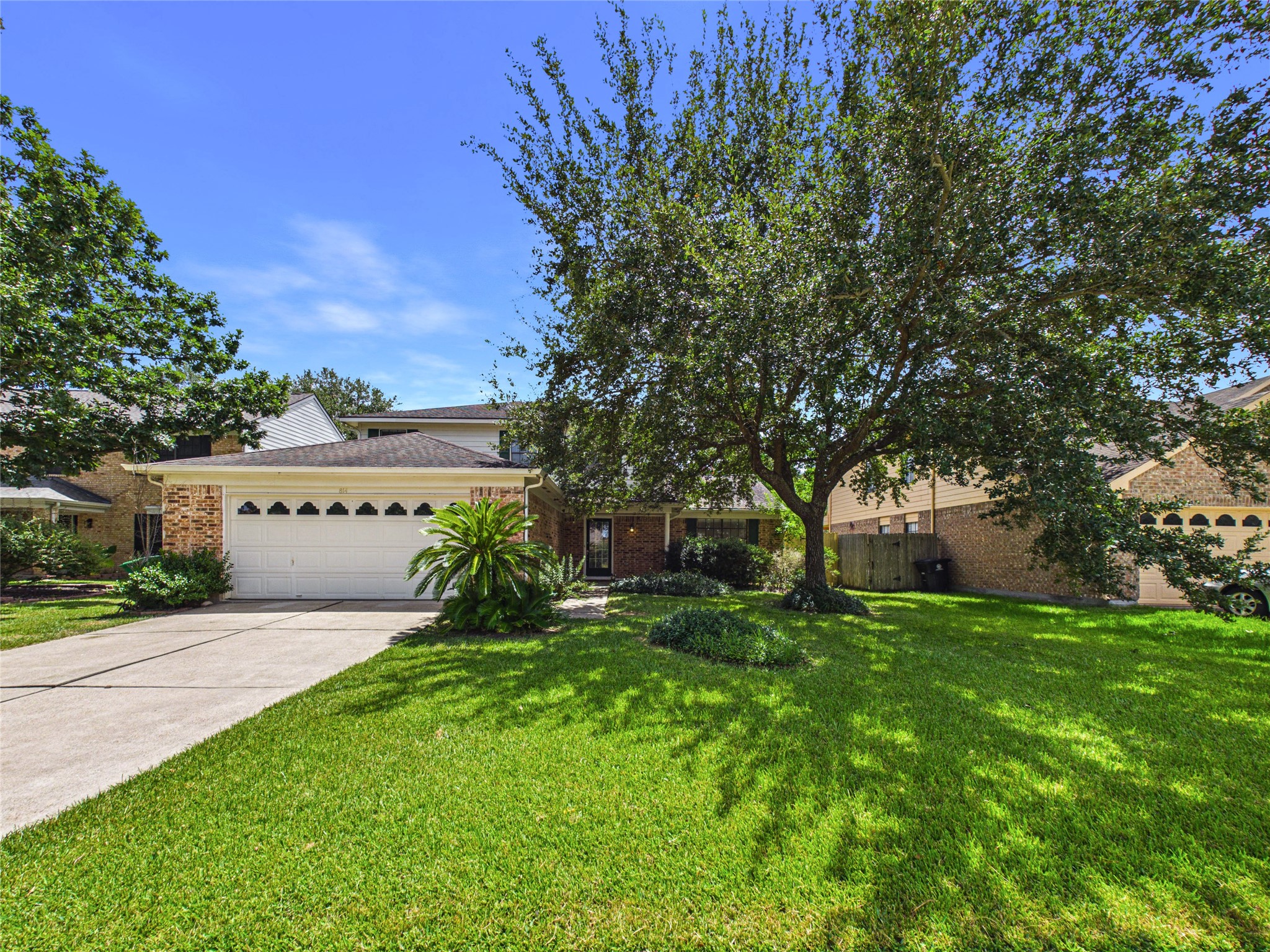 814 Lochnell Drive Property Photo 1