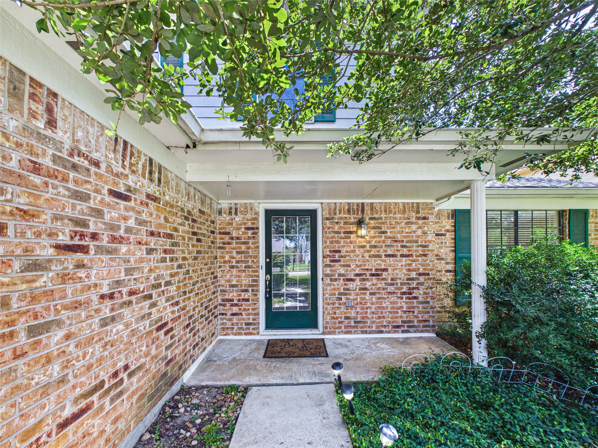 814 Lochnell Drive Property Photo 3