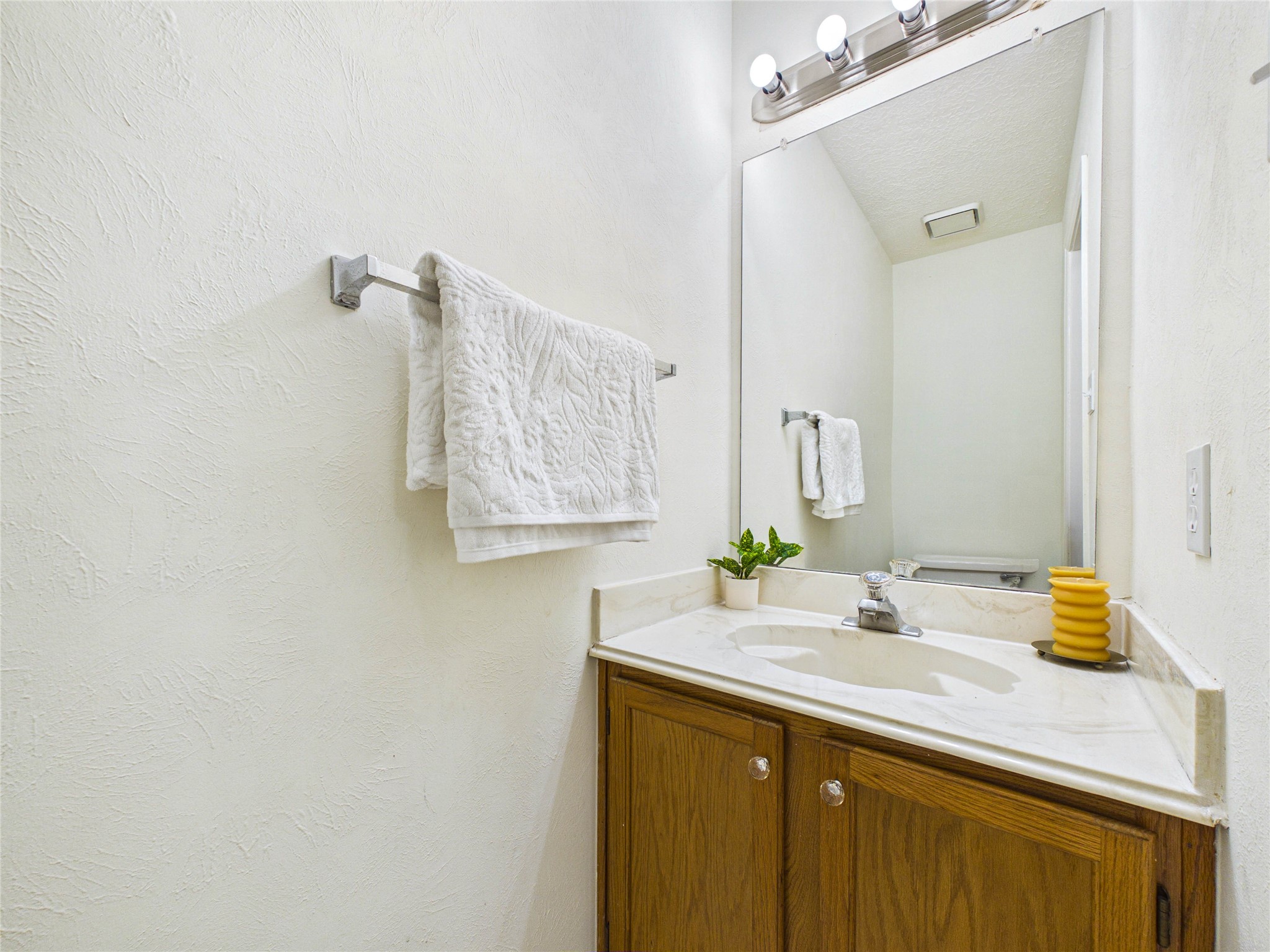 814 Lochnell Drive Property Photo 7