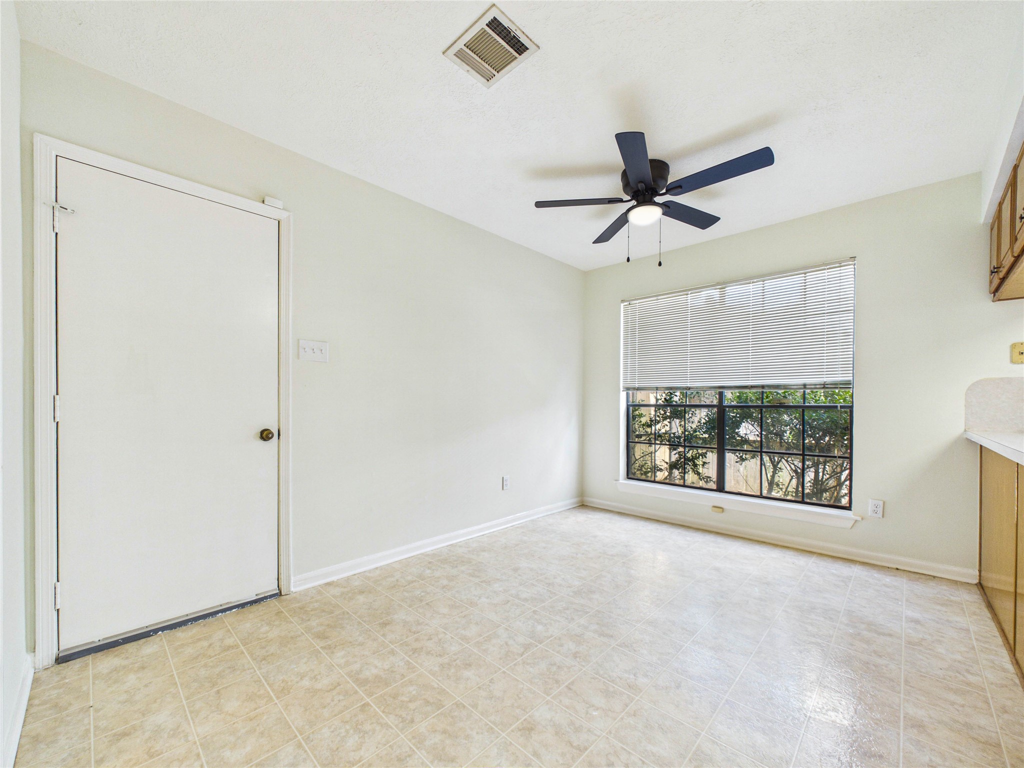 814 Lochnell Drive Property Photo 8
