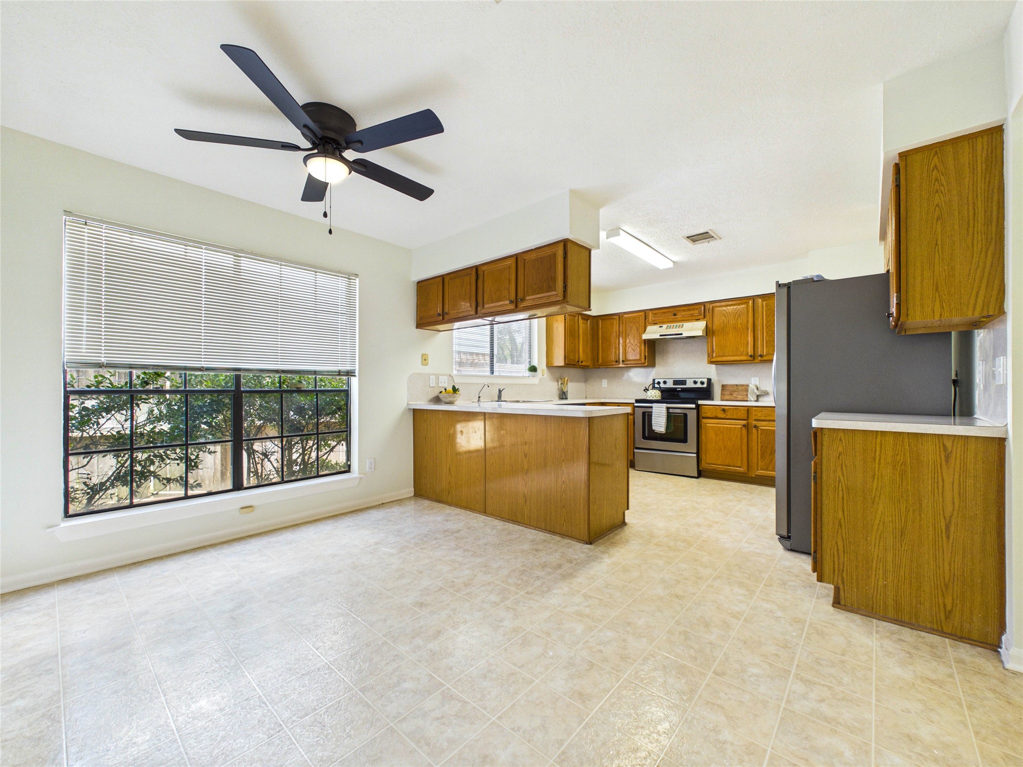 814 Lochnell Drive Property Photo 10