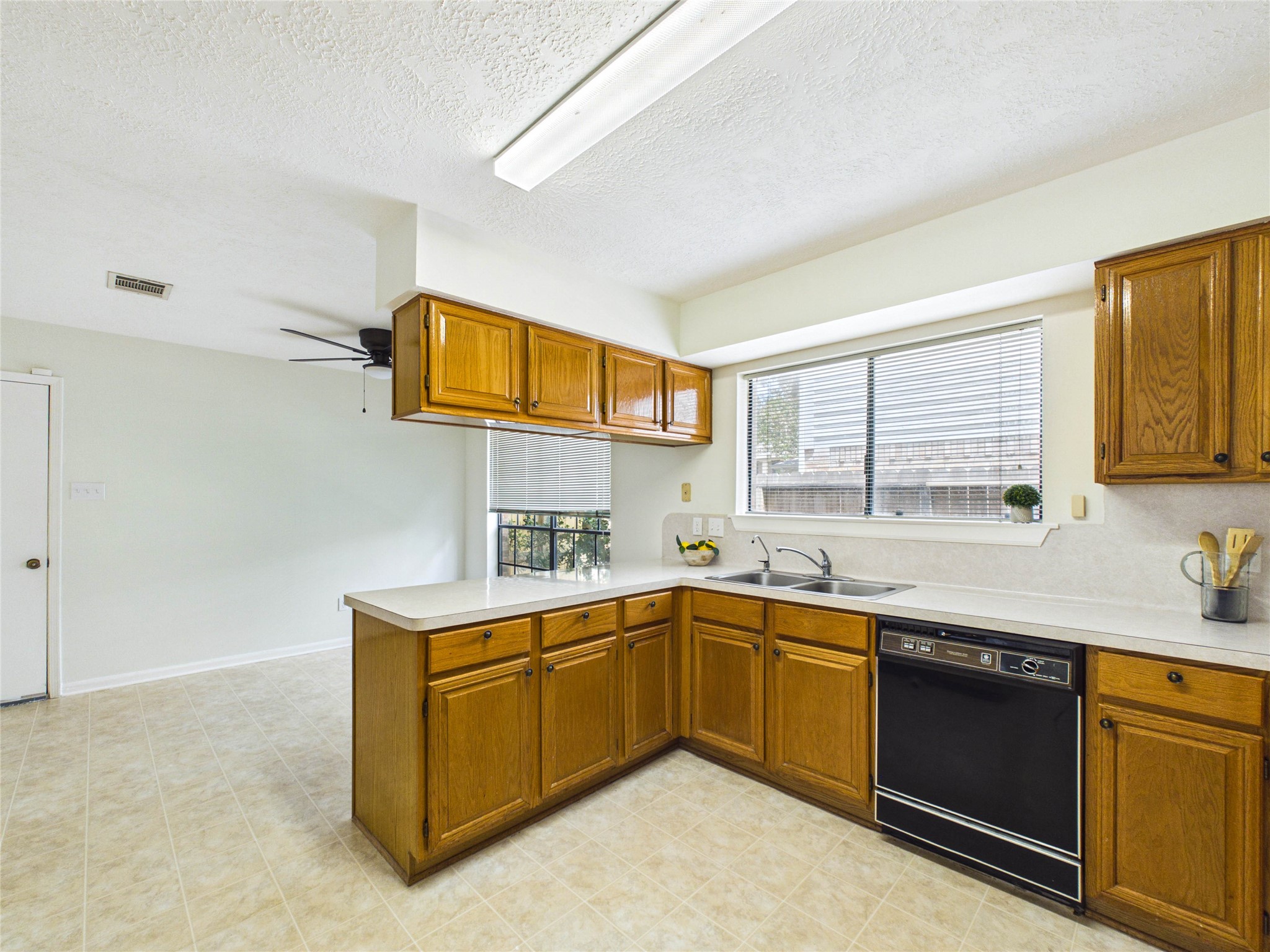 814 Lochnell Drive Property Photo 14