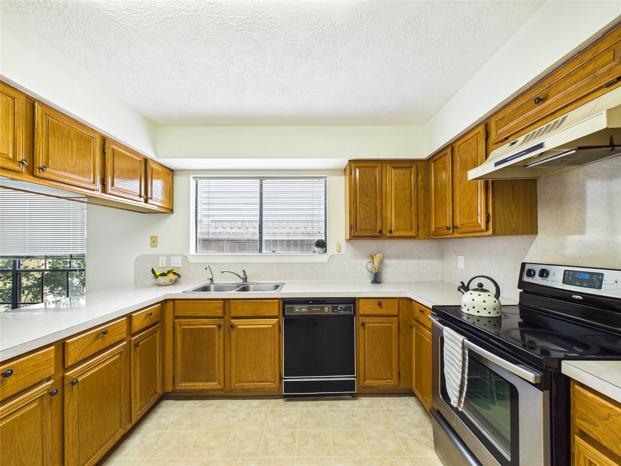 814 Lochnell Drive Property Photo 15