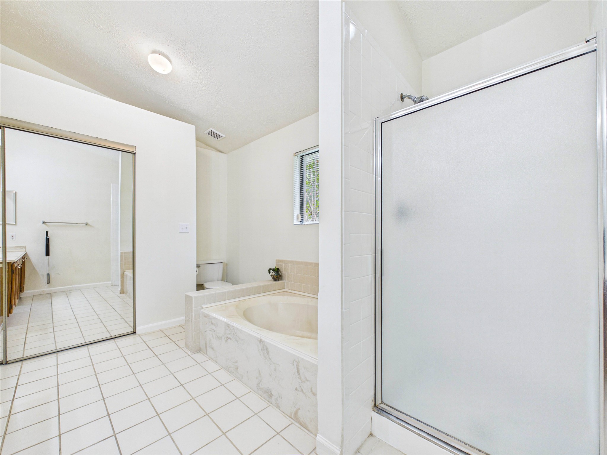 814 Lochnell Drive Property Photo 28