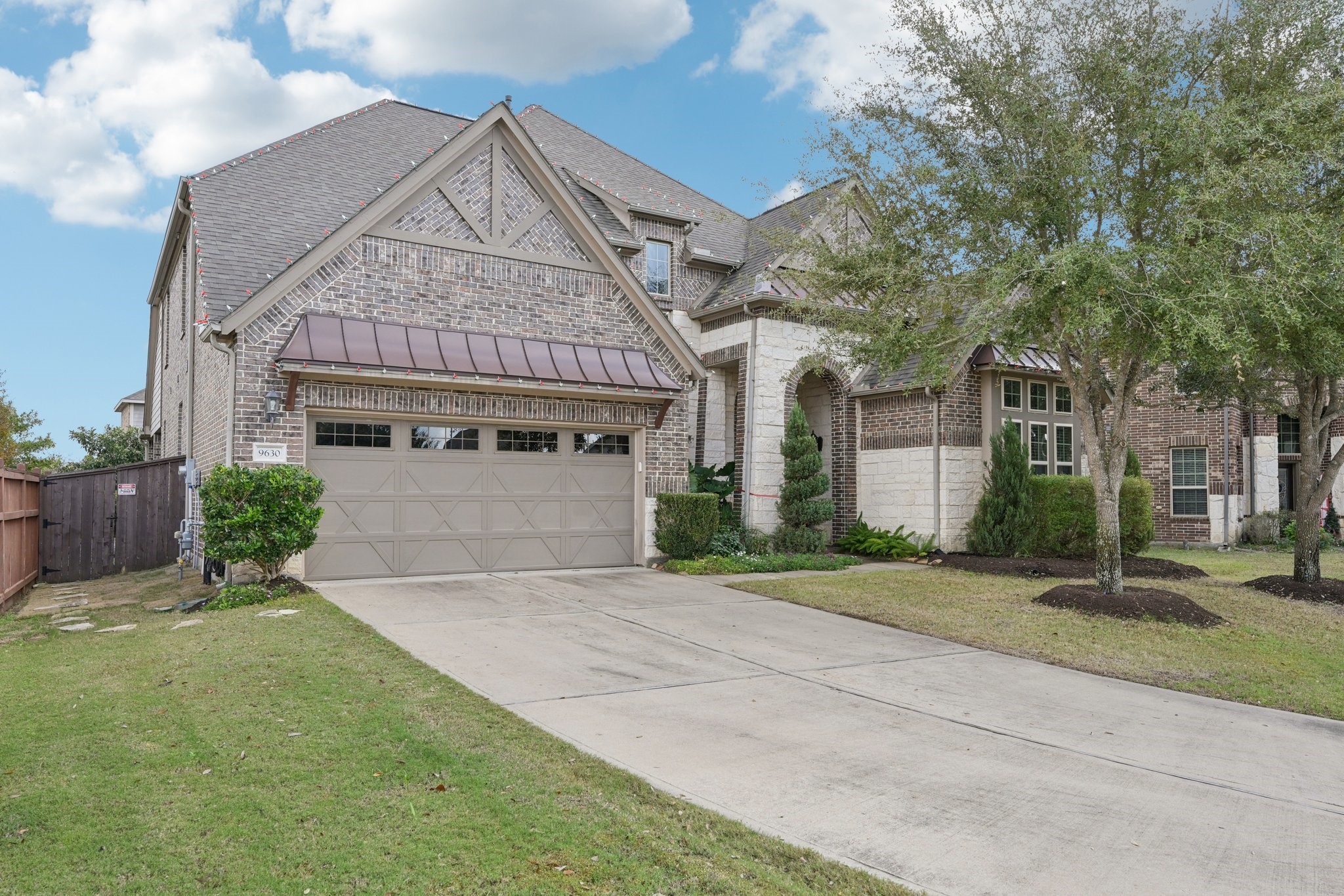 9630 Wildgrove Hollow Drive Property Photo 2