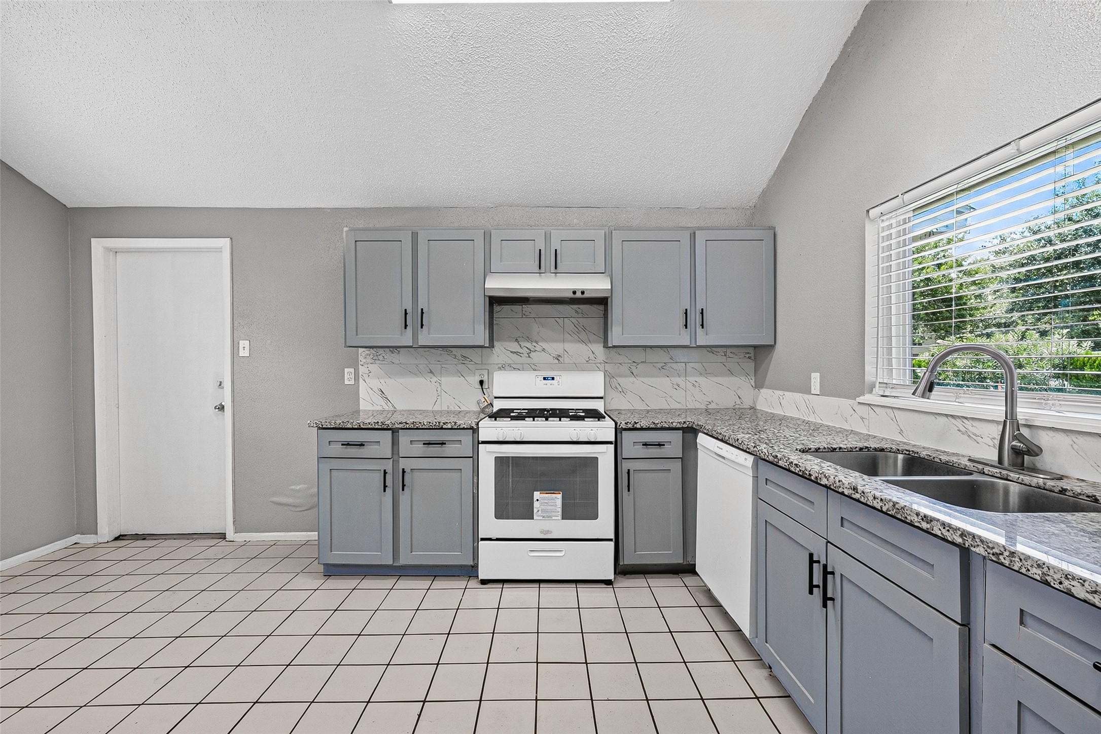 1811 Crosscoach Lane Property Photo 14