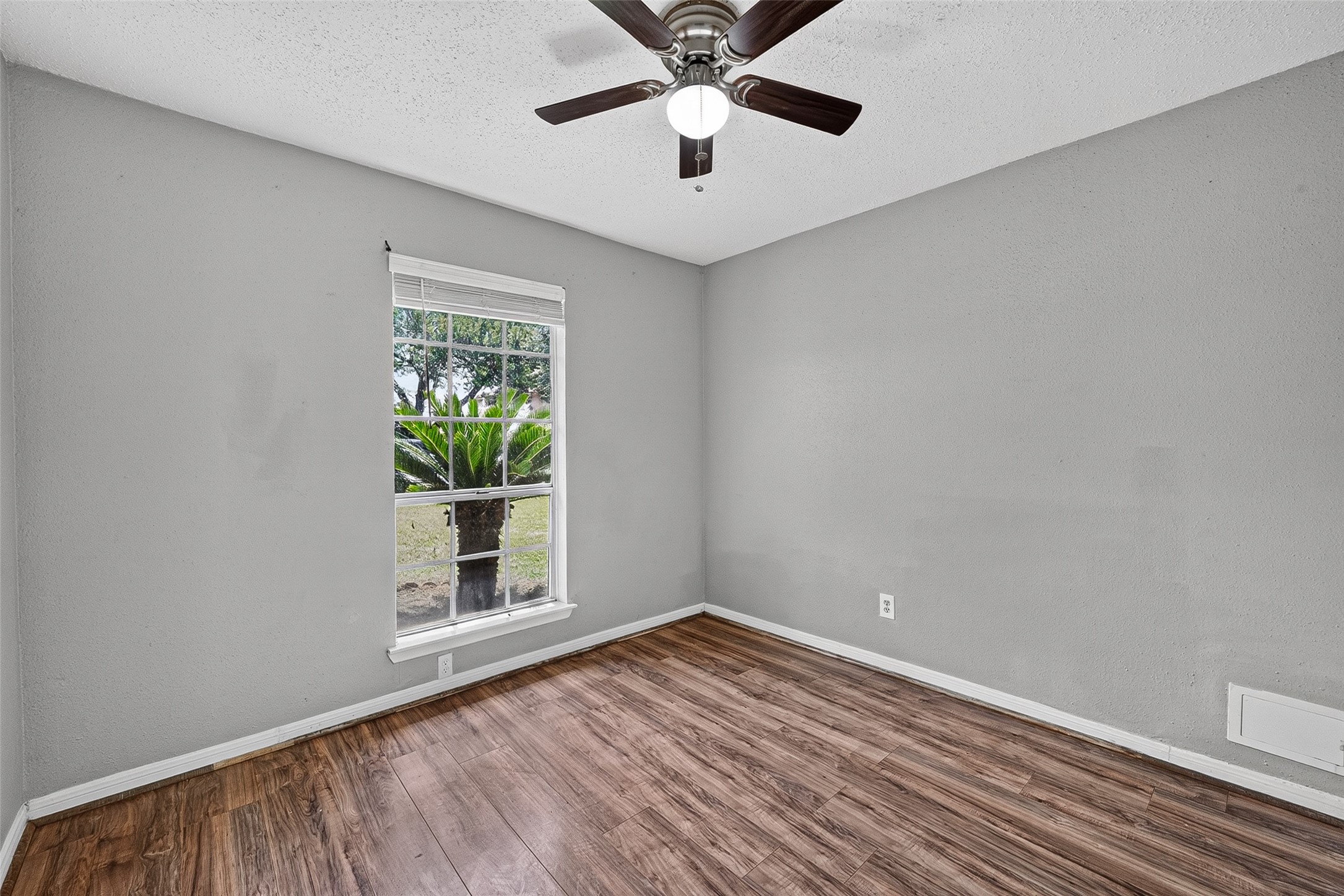 1811 Crosscoach Lane Property Photo 23