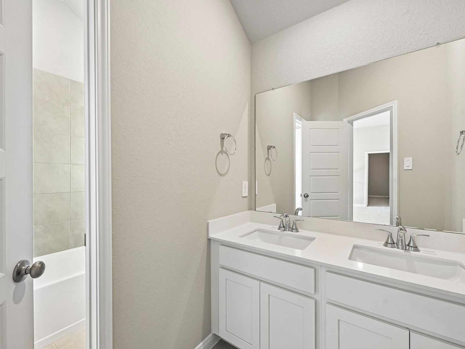 5237 Autumn Hills Trail Property Photo 3