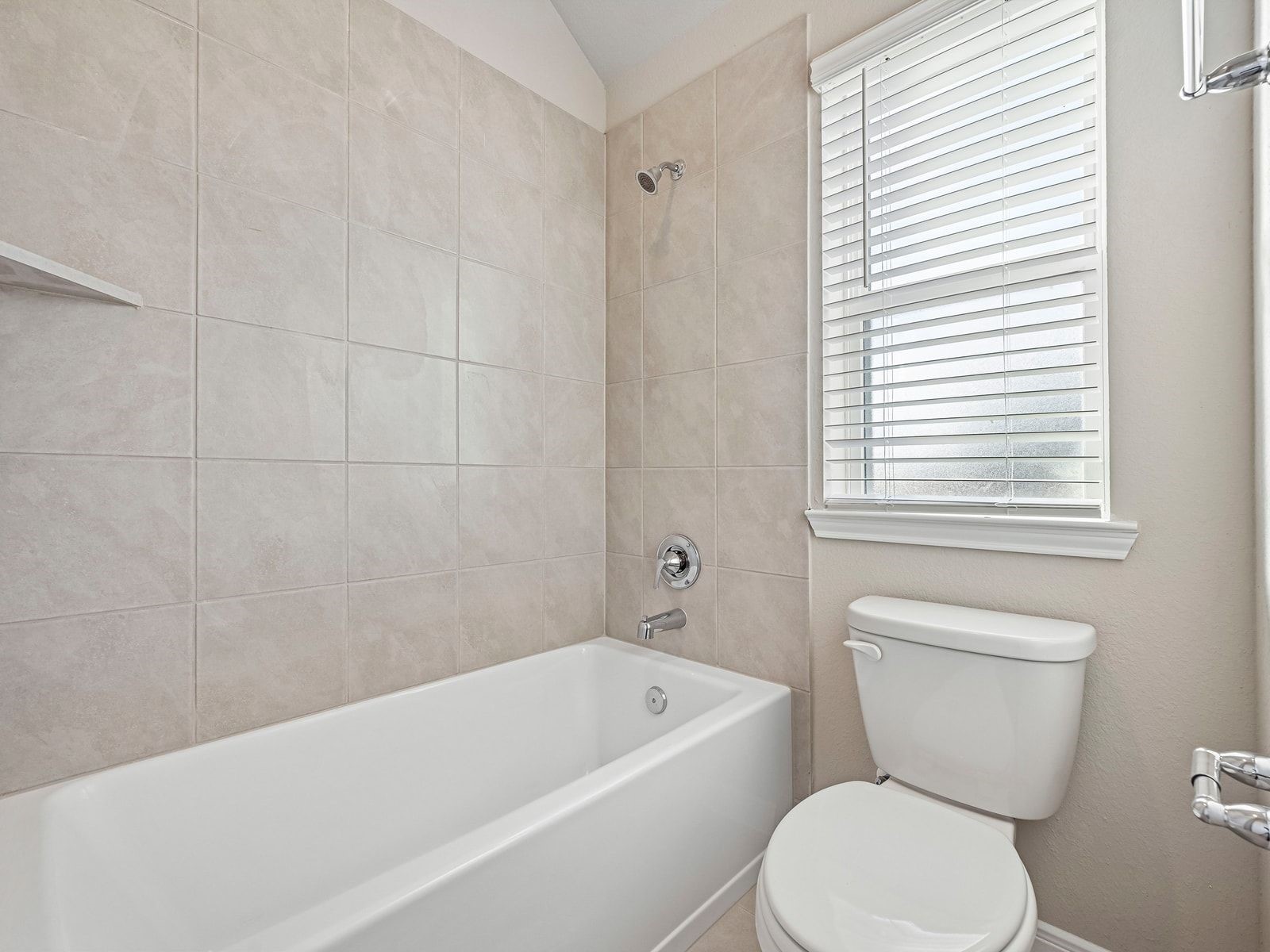 5237 Autumn Hills Trail Property Photo 4