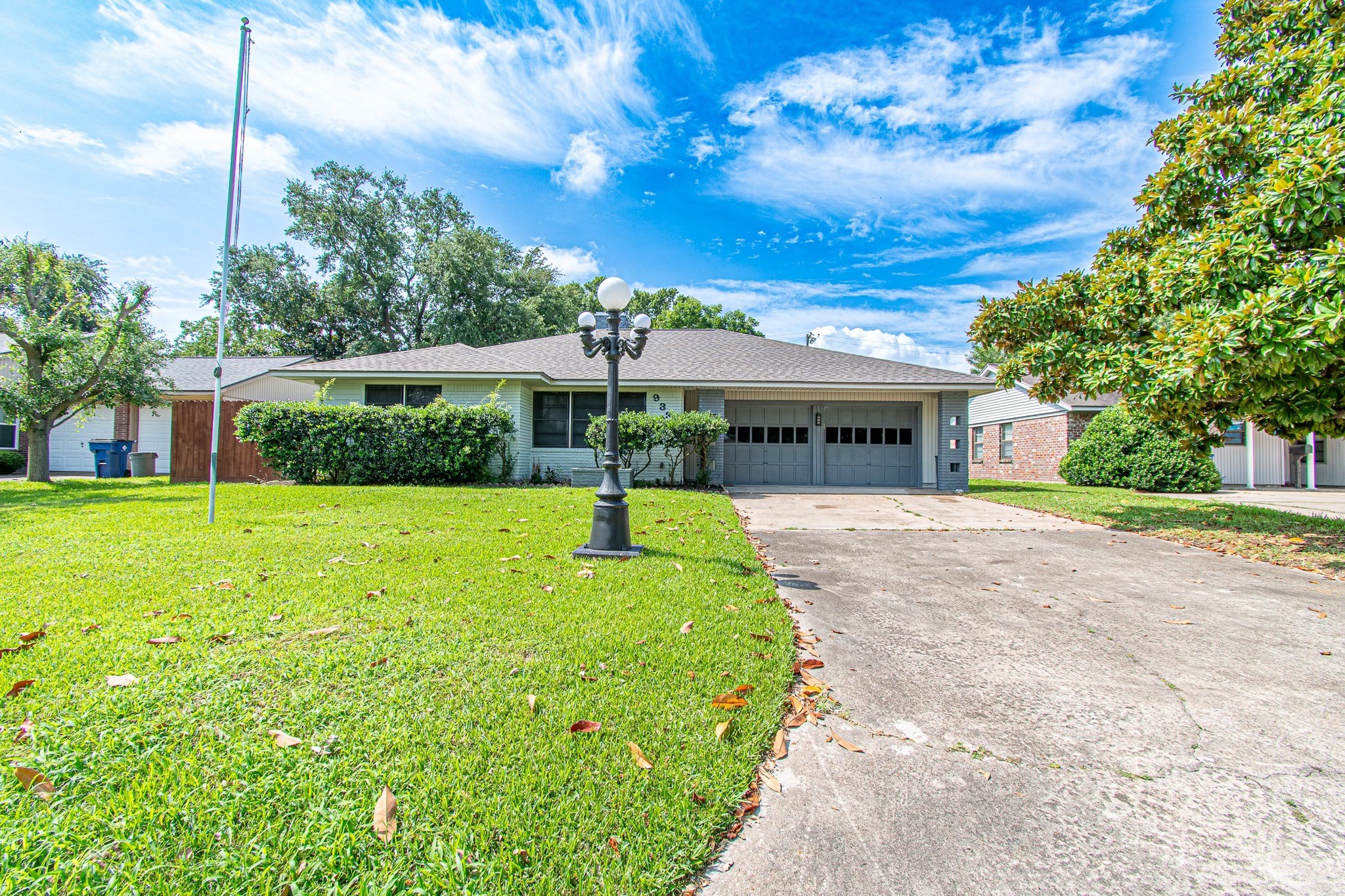 933 Mainland Drive Property Photo 1