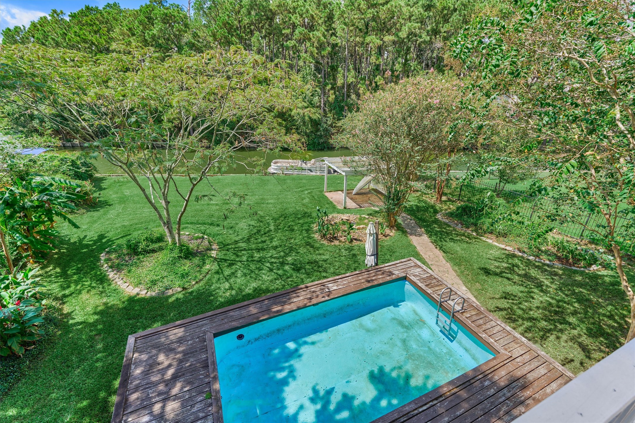 8710 Cross Country Drive Property Photo 2
