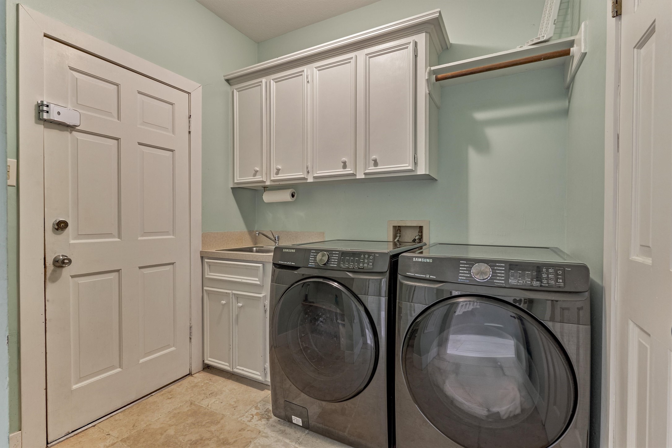 8710 Cross Country Drive Property Photo 7