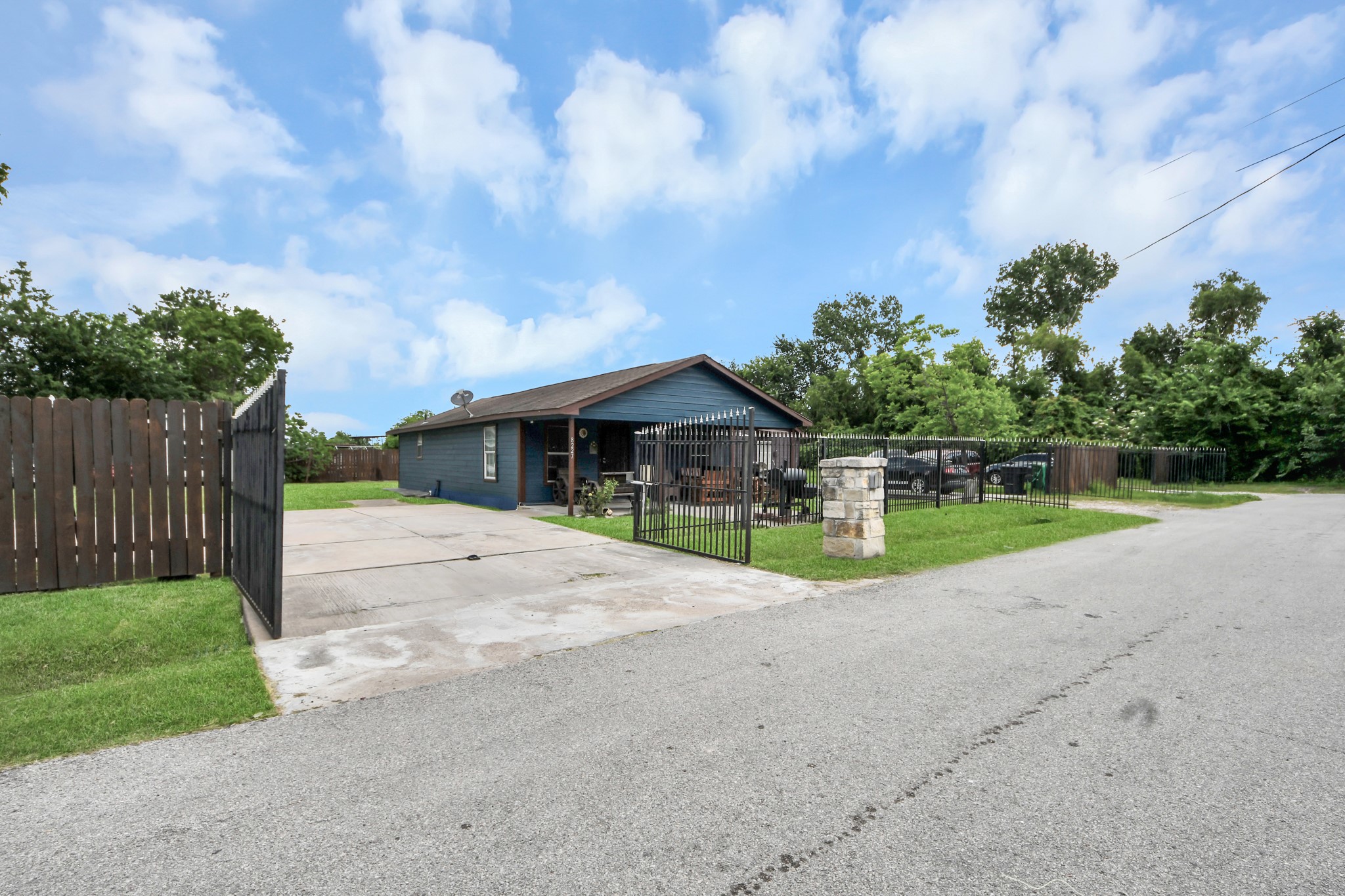 8227 Chadwick Street Property Photo 7