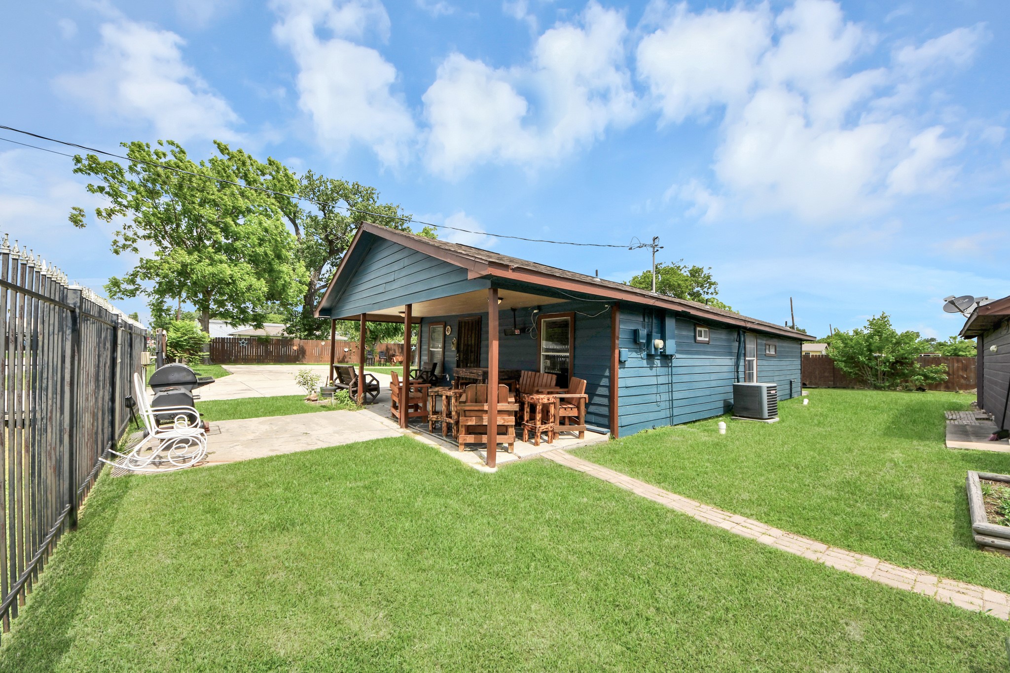 8227 Chadwick Street Property Photo 12