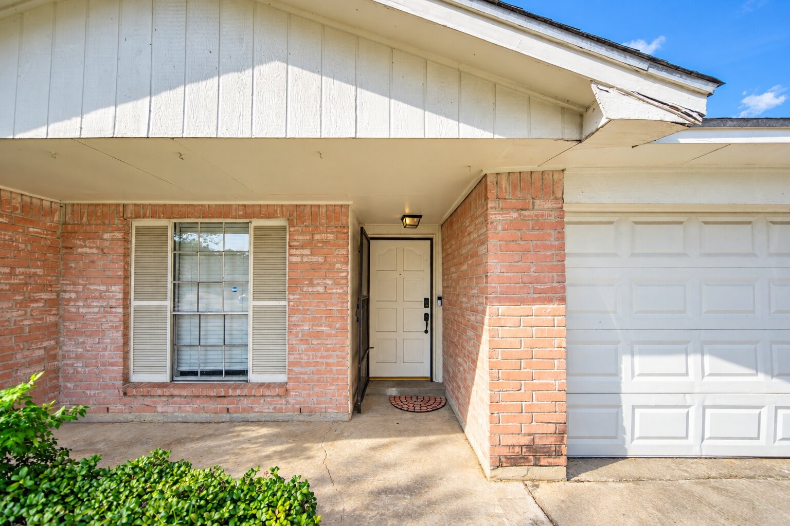 10550 Towneview Drive Property Photo 2
