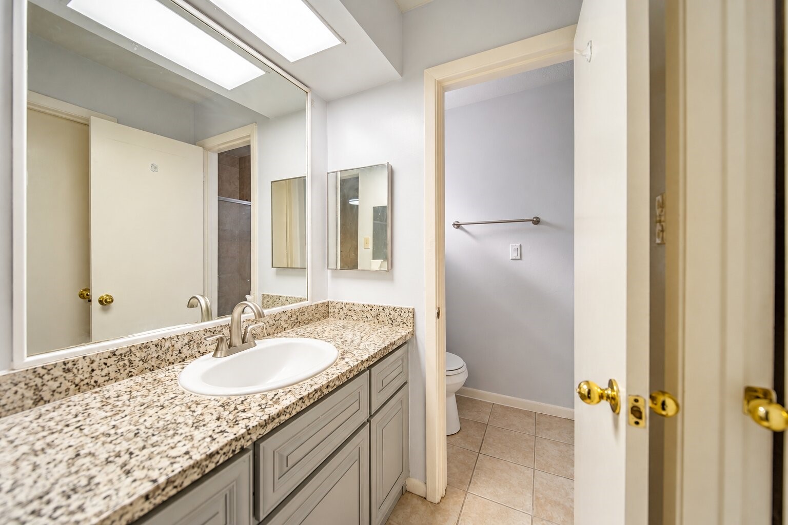 10550 Towneview Drive Property Photo 4