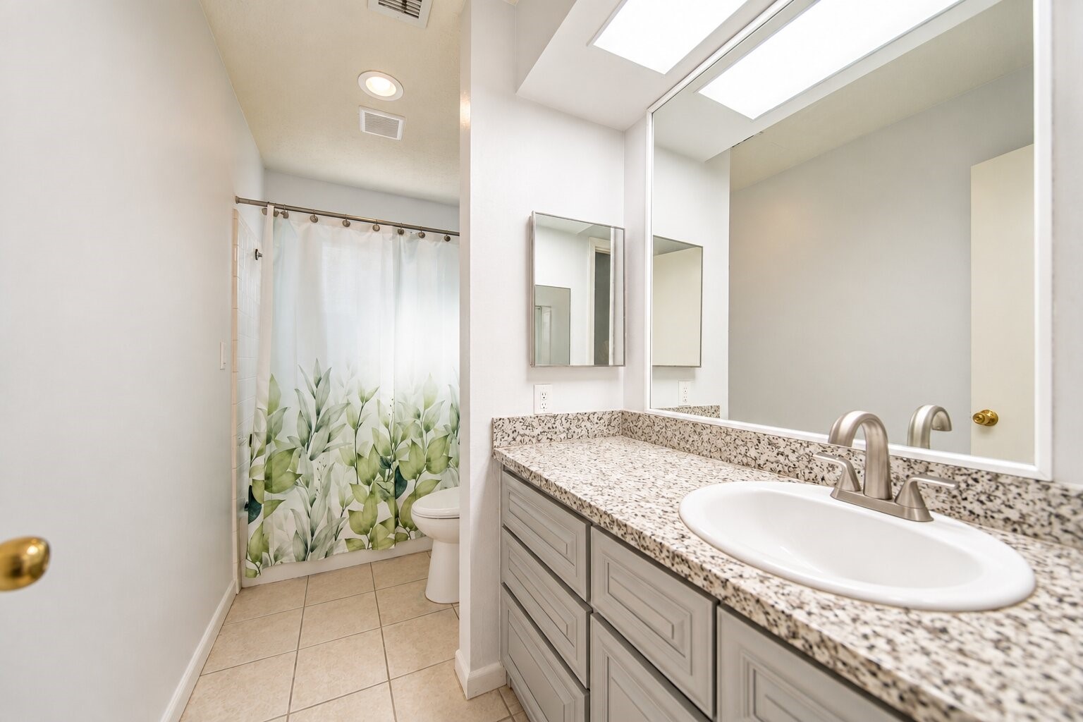 10550 Towneview Drive Property Photo 7