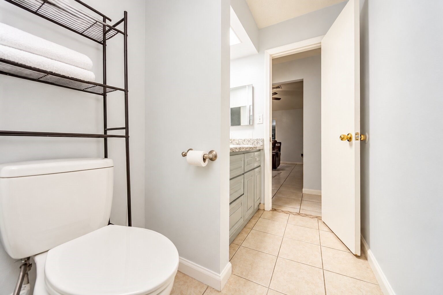 10550 Towneview Drive Property Photo 8