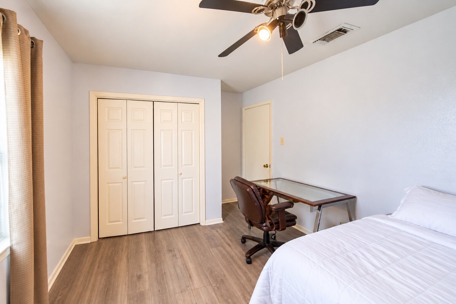 10550 Towneview Drive Property Photo 10