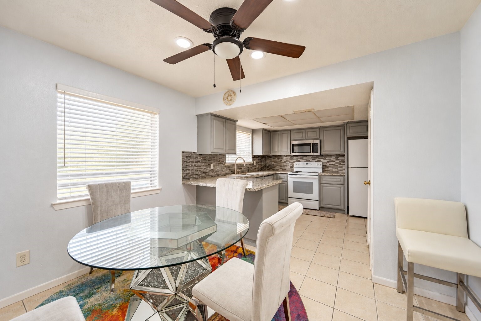10550 Towneview Drive Property Photo 12