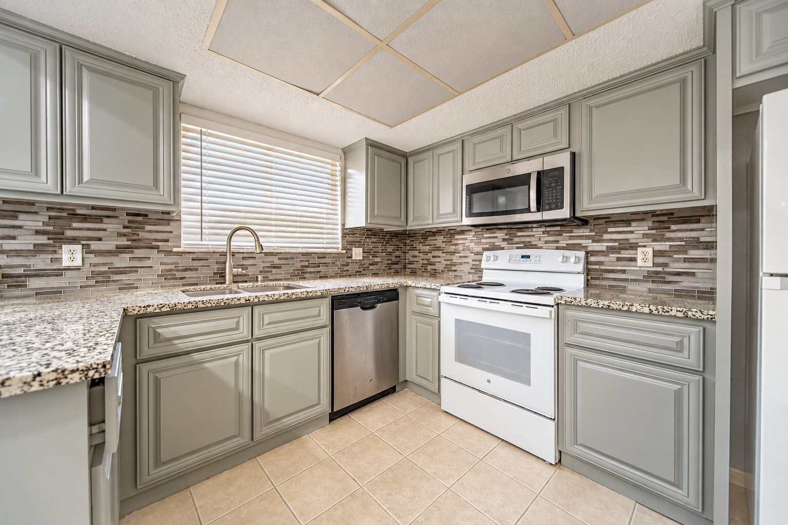 10550 Towneview Drive Property Photo 13