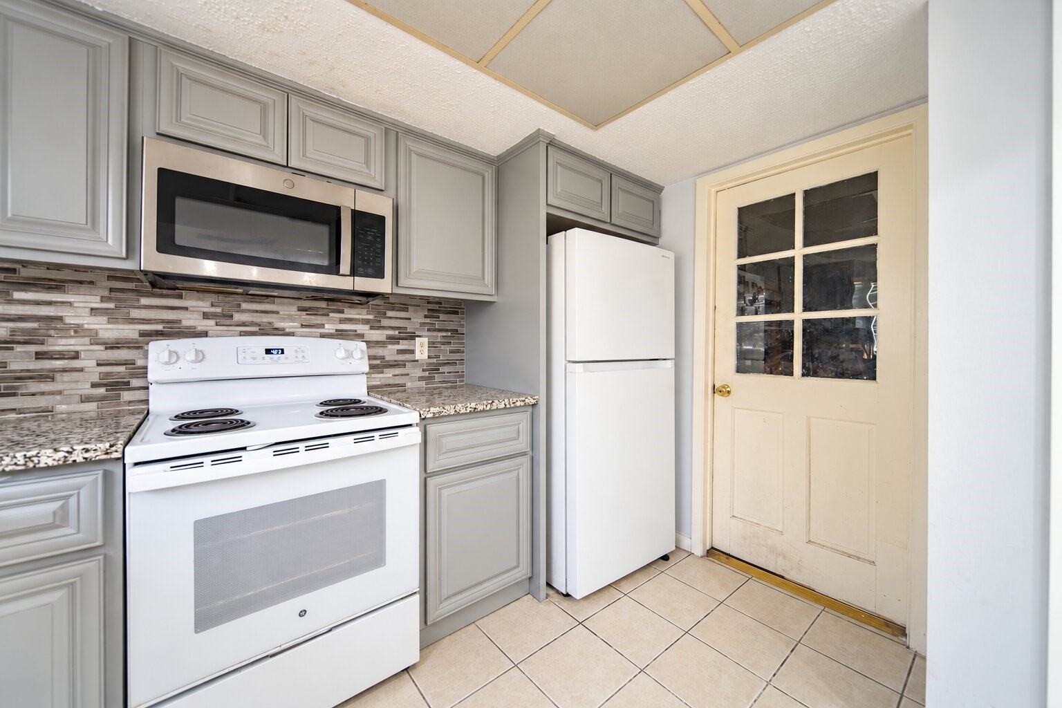 10550 Towneview Drive Property Photo 14