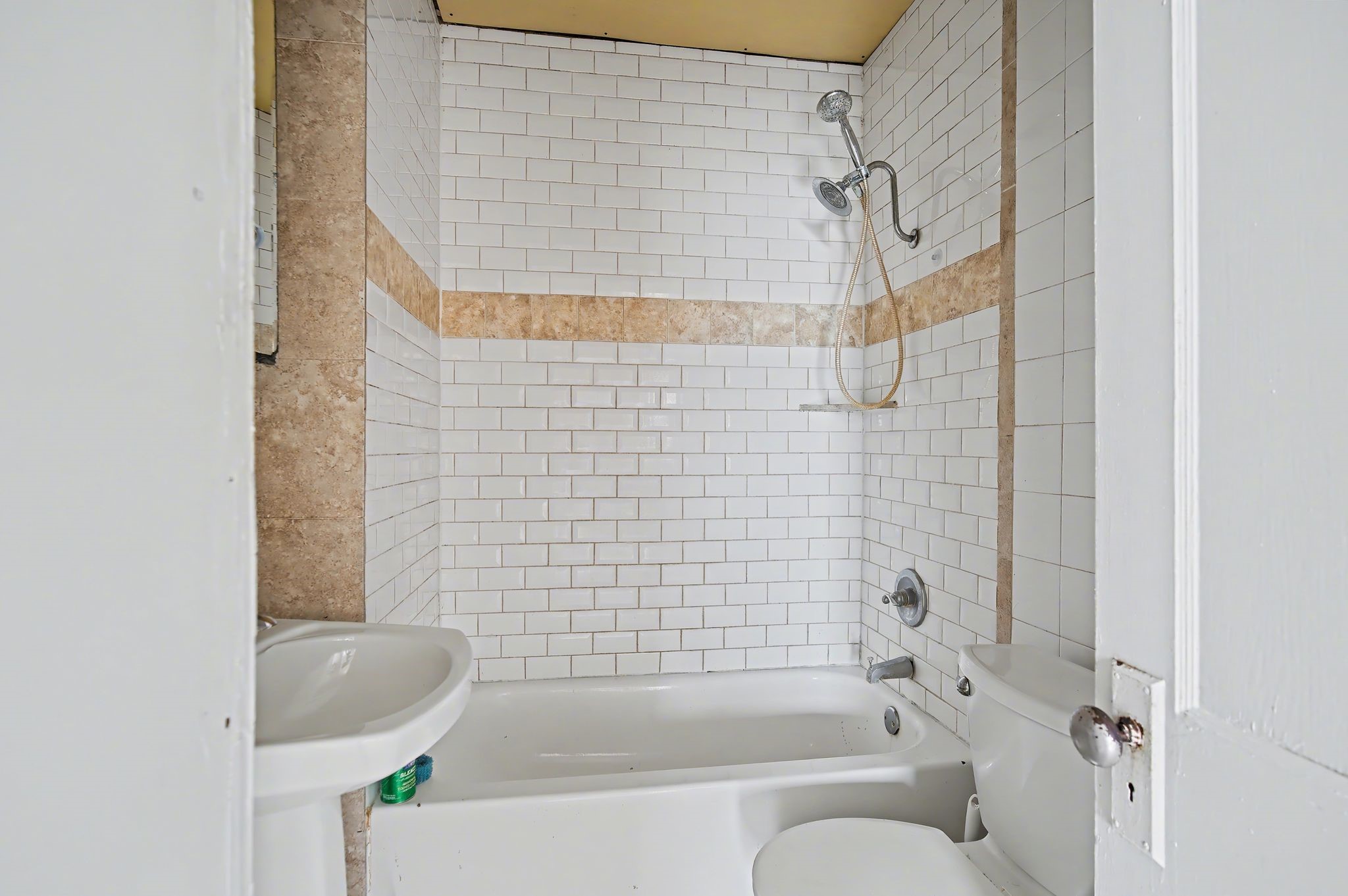 1222 Genova Street Property Photo 13