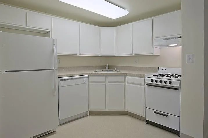 7201 Henderson Boulevard Se Property Photo 6