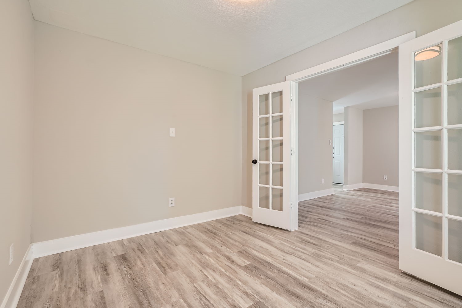 17507 S Compass Rose Circle Property Photo 4