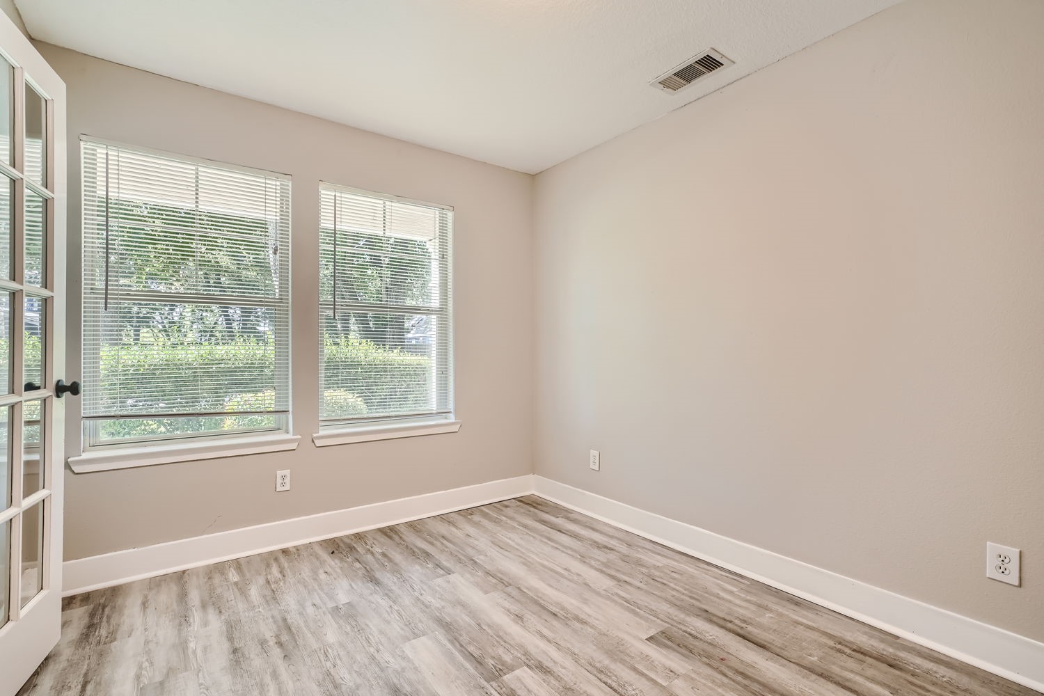 17507 S Compass Rose Circle Property Photo 5