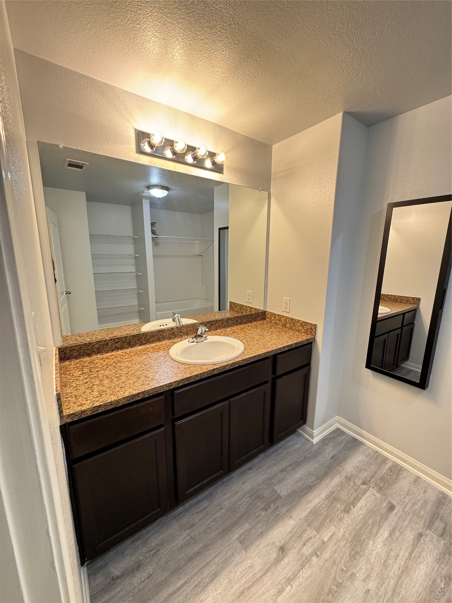 2050 Wilde Elm Drive Property Photo 24