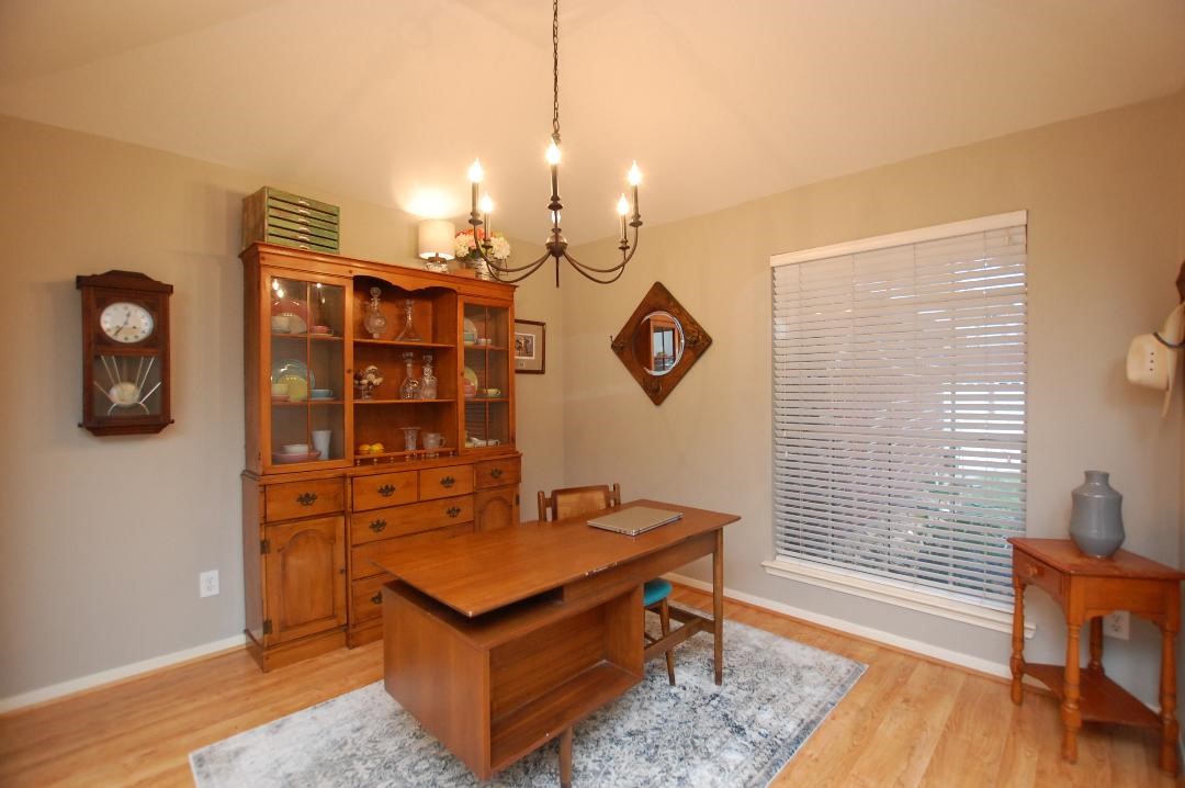 2910 Queen Victoria Street Property Photo 9