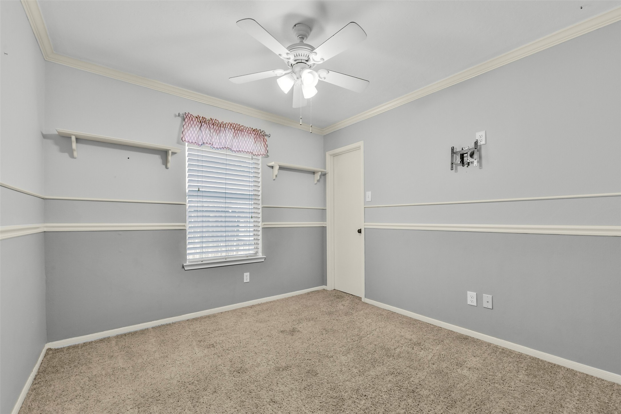 2910 Queen Victoria Street Property Photo 14